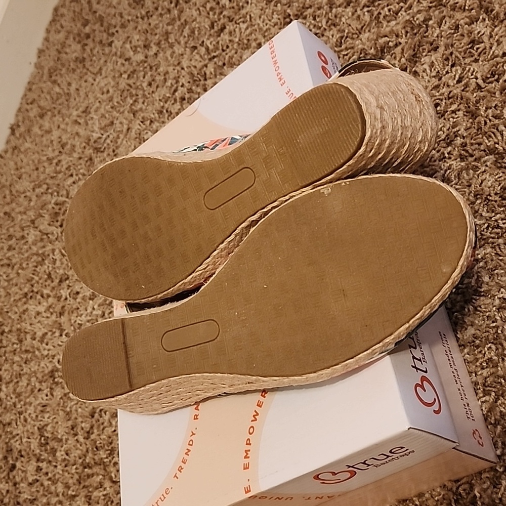 Shoes - Picture 4 of 5
